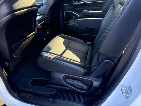 Used 2024 Jeep Wagoneer Series III image 27