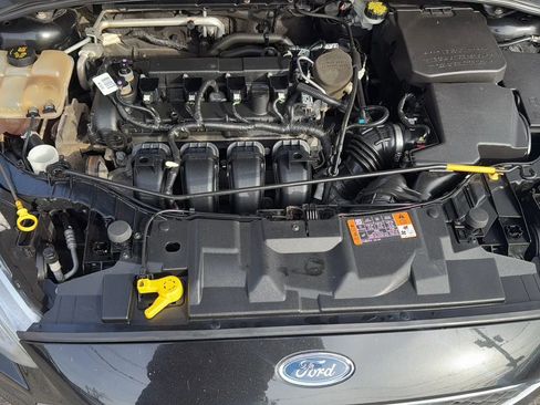 Used 2015 Ford Focus SE w/ SE Sport Package image 24