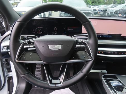Used 2024 Cadillac Lyriq Sport AWD/4WD image 17
