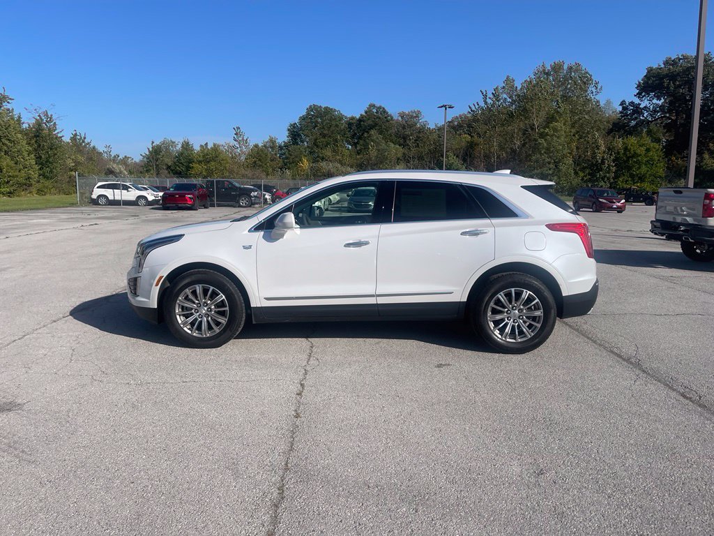 Used 2017 Cadillac XT5 Luxury w/ Driver Awareness Package FWD image 2
