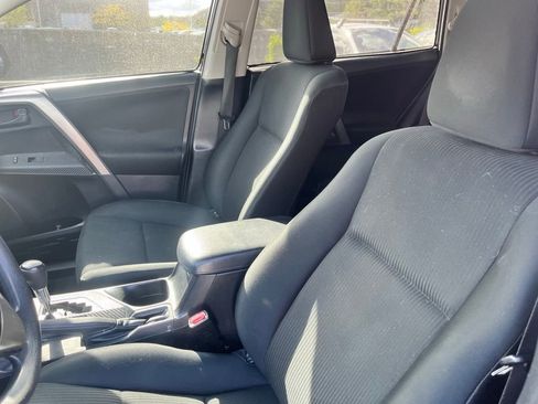 Used 2014 Toyota RAV4 LE image 17