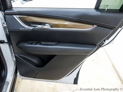Used 2023 Cadillac XT6 Premium Luxury w/ Platinum Package AWD/4WD image 33