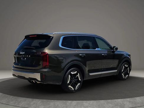 Used 2025 Kia Telluride S FWD image 5