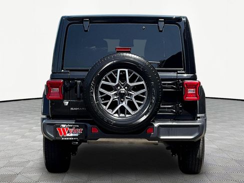 Used 2025 Jeep Wrangler Unlimited Sahara AWD/4WD image 5