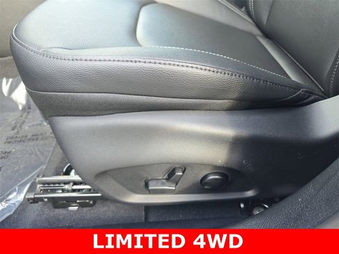 New 2025 Jeep Compass Limited image 28