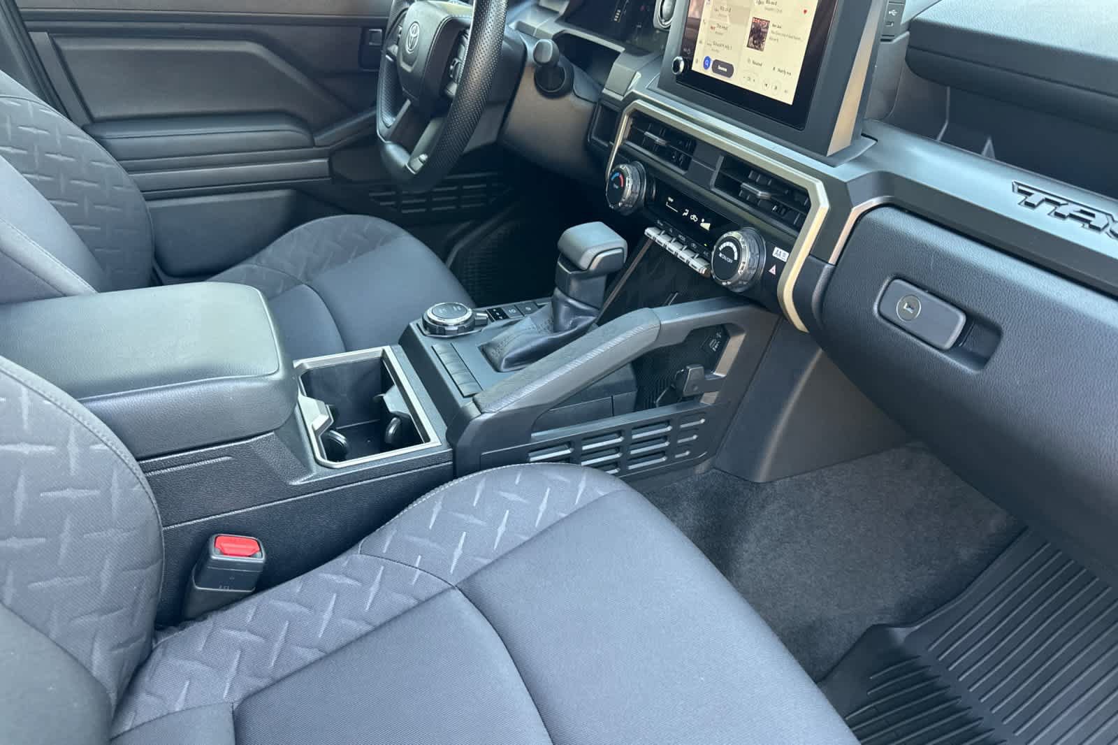 Used 2025 Toyota Tacoma SR5 AWD/4WD image 15