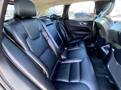 Used 2021 Volvo XC60 T5 Momentum w/ Advanced Package image 20
