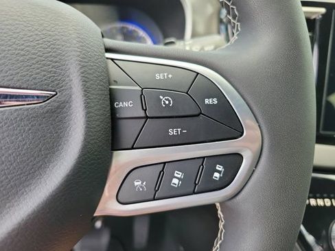 Used 2026 Chrysler Pacifica Select FWD image 19
