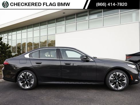 Used 2025 BMW 530i w/ Premium Package image 3