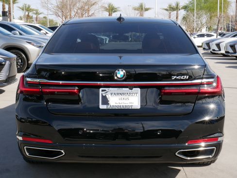 Used 2020 BMW 740i w/ Premium Package image 7