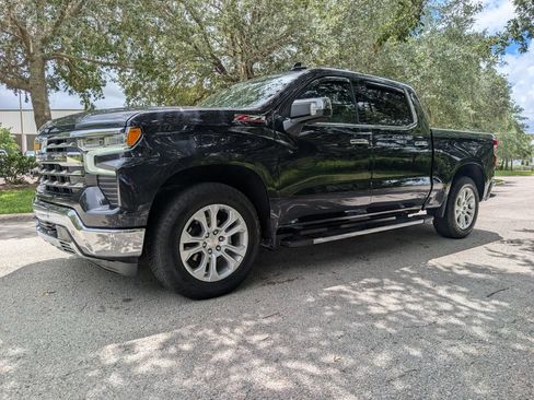 Used 2022 Chevrolet Silverado 1500 LTZ w/ Technology Package AWD/4WD image 3