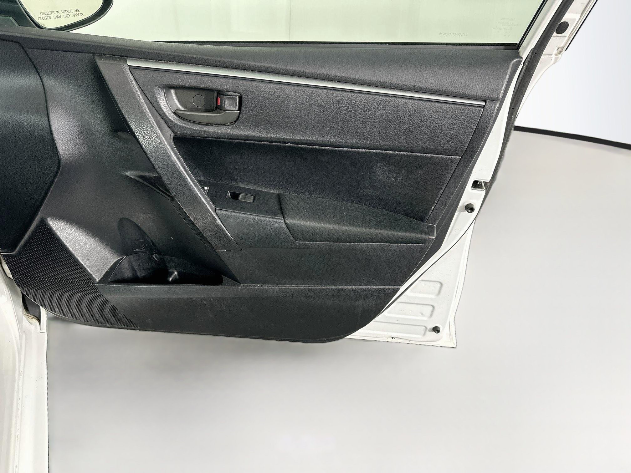 Used 2014 Toyota Corolla L FWD image 29