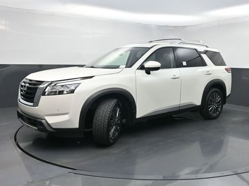 Used 2024 Nissan Pathfinder SL w/ SL Premium Package FWD image 24