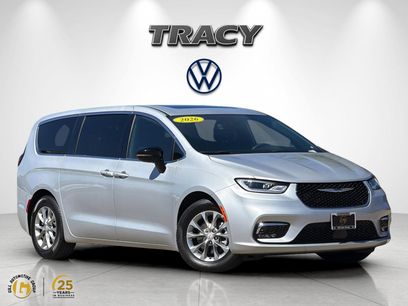 Used 2026 Chrysler Pacifica Limited