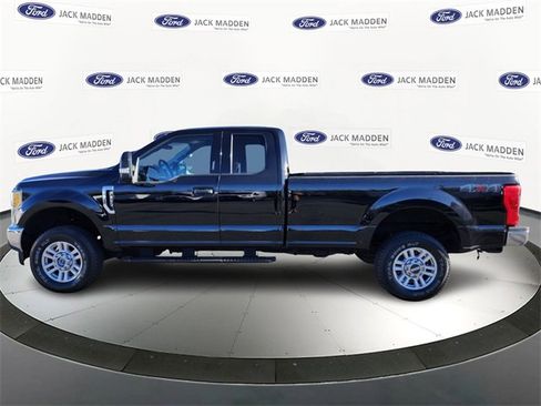 Used 2017 Ford F350 XLT image 2