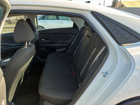 Used 2025 Hyundai Elantra SEL image 23