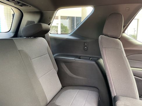 Used 2022 Chevrolet Traverse LT image 37