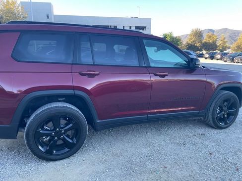 Used 2025 Jeep Grand Cherokee L Laredo RWD image 11