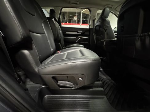 Used 2020 Kia Telluride S FWD image 39