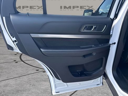 Used 2018 Ford Explorer XLT w/ Equipment Group 202A AWD/4WD image 28