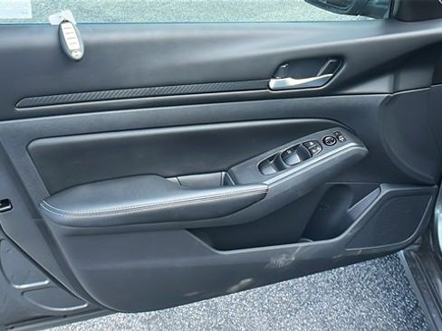 Used 2025 Nissan Altima 2.5 SV image 15