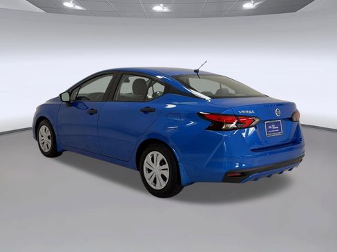 Used 2021 Nissan Versa S FWD image 3