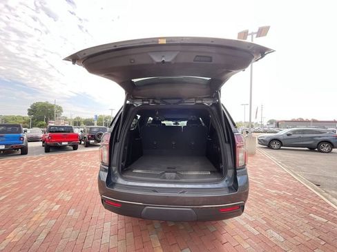 Used 2021 Chevrolet Suburban RST w/ Luxury Package RWD image 33