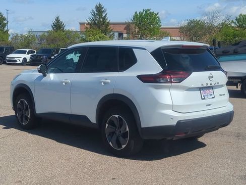 Used 2024 Nissan Rogue SV AWD/4WD image 5