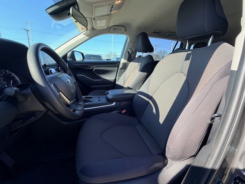 Used 2023 Toyota Highlander L image 8