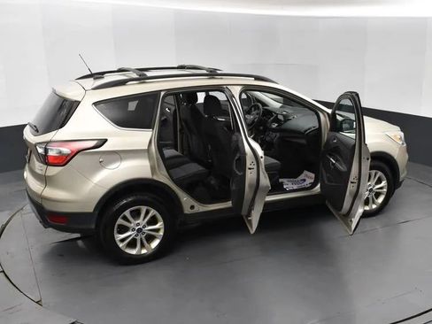 Used 2017 Ford Escape SE w/ Equipment Group 201A AWD/4WD image 6