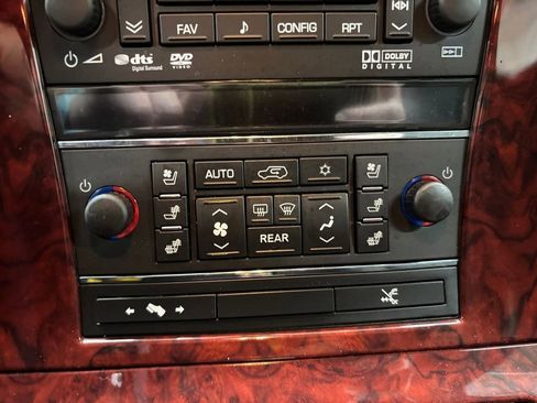 Used 2014 Cadillac Escalade Premium image 24