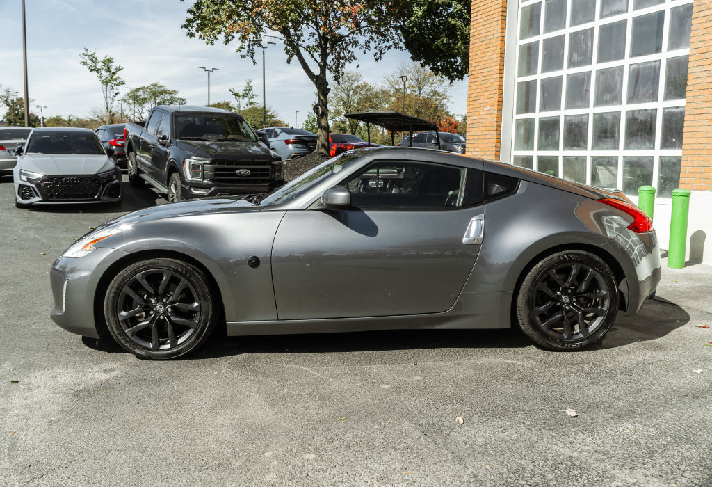 Used 2017 Nissan 370Z Coupe RWD image 29