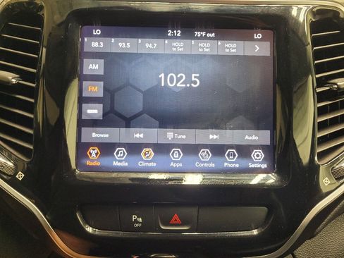 Used 2020 Jeep Cherokee Limited AWD/4WD image 25