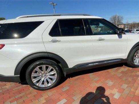 Used 2021 Ford Explorer Limited w/ Equipment Group 301A image 2