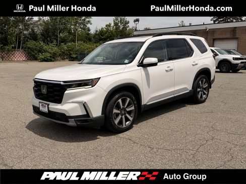 Used 2023 Honda Pilot Touring image 1