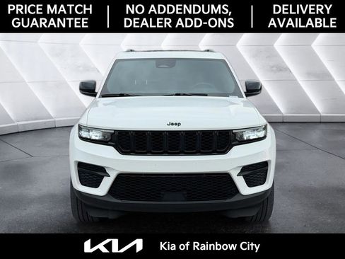 Used 2023 Jeep Grand Cherokee Altitude image 2