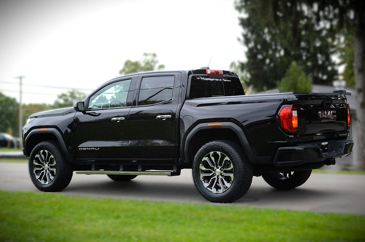 Used 2025 GMC Canyon Denali AWD/4WD image 7