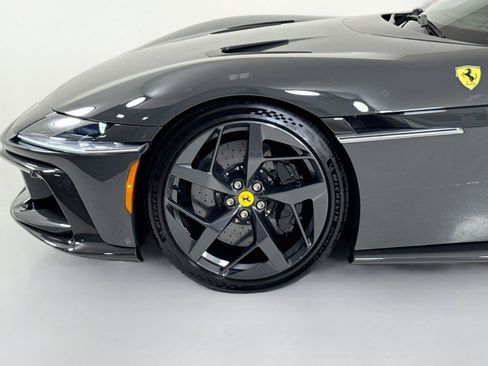 Used 2025 Ferrari 12Cilindri RWD image 40