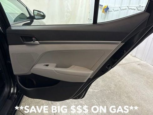 Used 2018 Hyundai Elantra SE FWD image 13