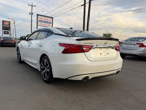Used 2017 Nissan Maxima Platinum image 4