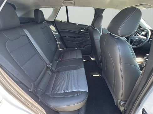 Used 2025 Chevrolet Trax LT image 13