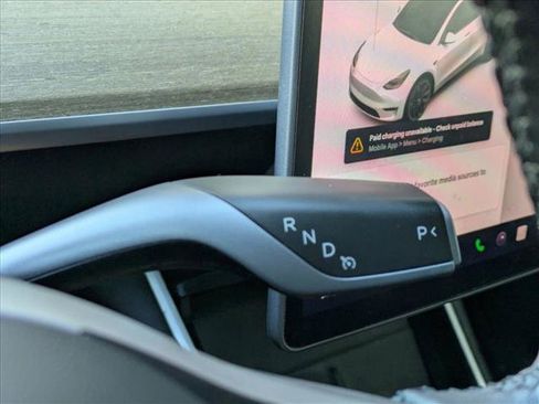 Used 2021 Tesla Model Y Long Range image 11