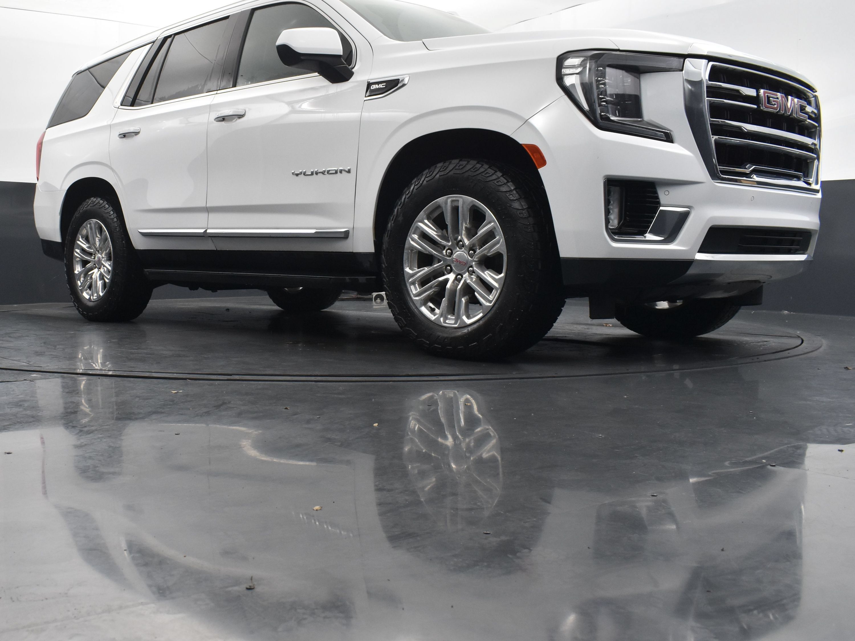 Used 2023 GMC Yukon SLT AWD/4WD image 41