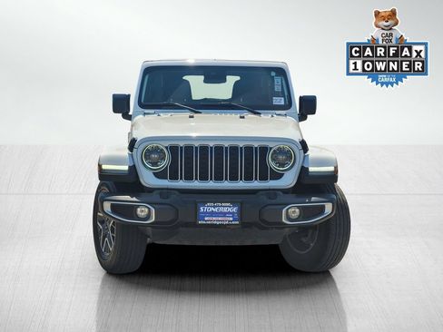 Used 2024 Jeep Wrangler Unlimited Sahara AWD/4WD image 2
