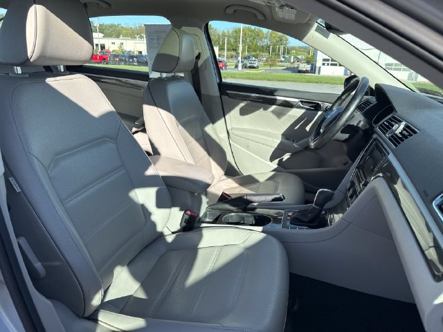 Used 2017 Volkswagen Passat 1.8T SE FWD image 13