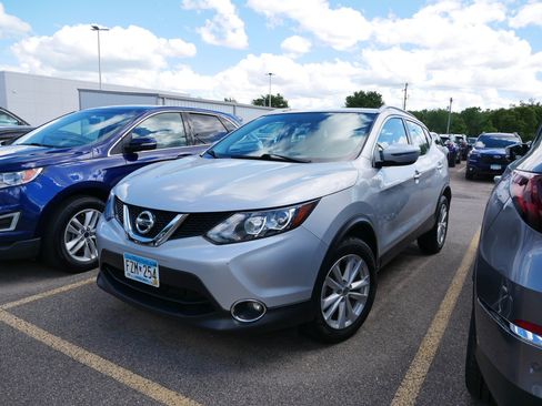 Used 2017 Nissan Rogue Sport SV w/ SV All-Weather Package AWD/4WD image 2