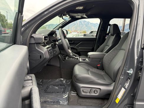 Certified 2026 Toyota 4Runner TRD Off-Road Premium AWD/4WD image 11