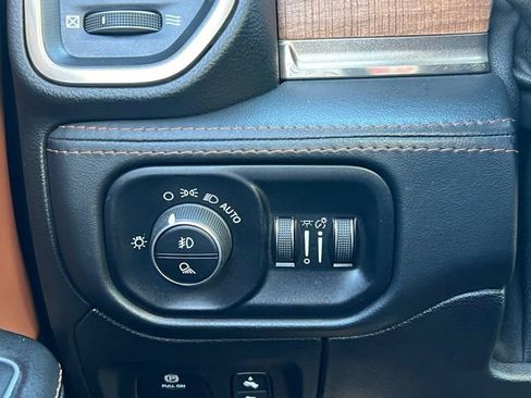 Used 2021 RAM 1500 Limited AWD/4WD image 16