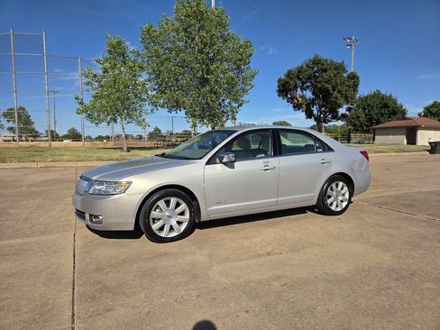 Used 2009 Lincoln MKZ FWD image 2
