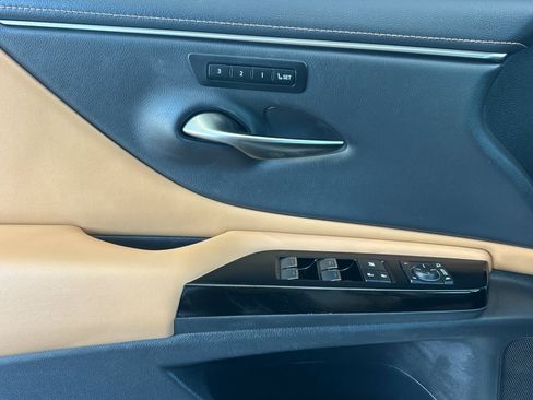Certified 2023 Lexus ES 300h w/ Premium Package FWD image 12
